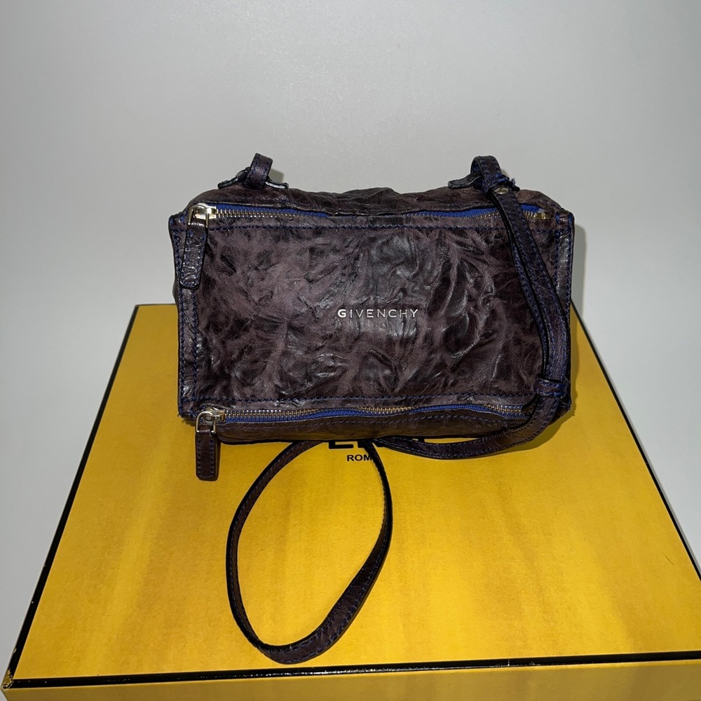 CIVENCHY Italy crossbody bag! - Picture 8 of 12